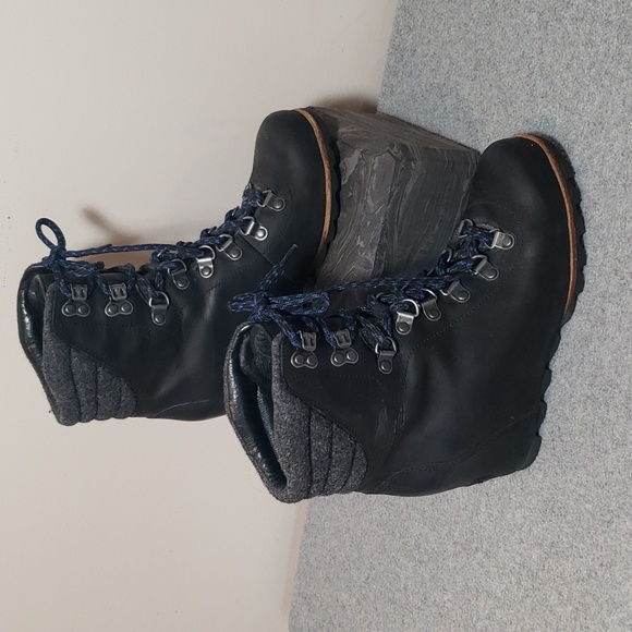 Sorel Black and Gray Lace Up Wedge Boots - Picture 3 of 9